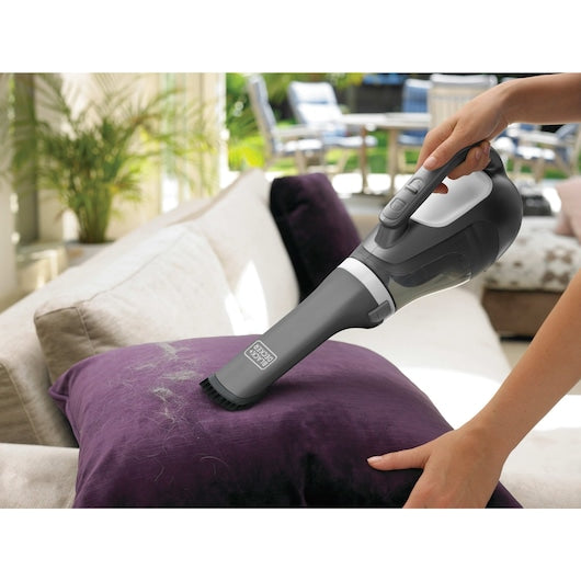 Aspirador de pó portátil Black&Decker (DV7215EL-QW) de 7,2 V com bateria de íon de lítio e ação ciclônica.