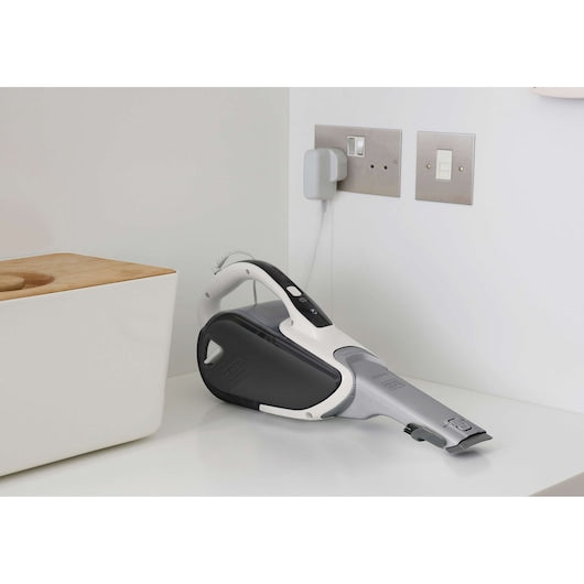 Aspirador de pó portátil Black&Decker (DVJ215J-QW) de 10,8 Wh com bateria de íon de lítio e ação ciclônica.