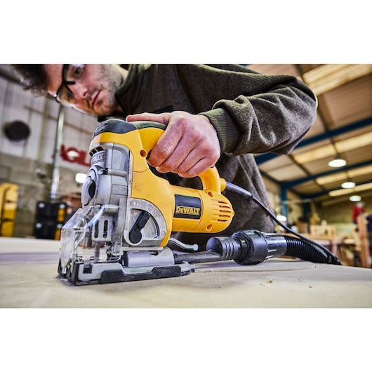 Serra tico-tico Dewalt (DW331K-QS) 701W com cabo superior