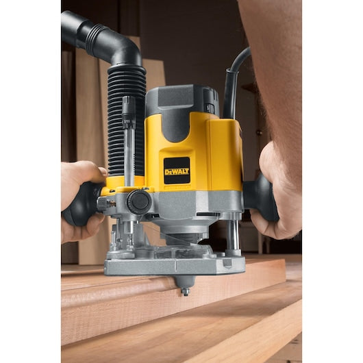 Tupia de imersão Dewalt (DW621-QS) 1100W 8mm 1/4"