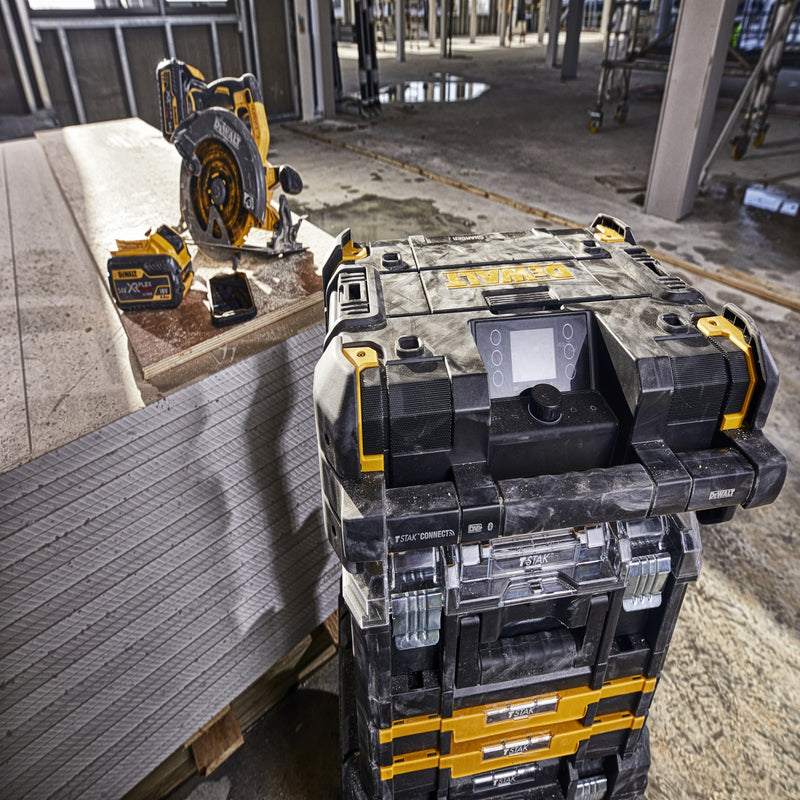 Carregador de rádio compacto sem fios Dewalt (DWST1-81078-QW) T STAK para estaleiro de construção (apenas a ferramenta)