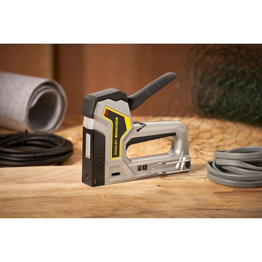 Grapadora y clavadora de aluminio de alta resistencia Stanley (6-TR350) FATMAX®