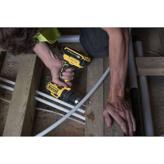 Furadeira/Parafusadeira Premium Stanley (FMC607D2-QW) FATMAX® V20 18V 2.0Ah sem Escova