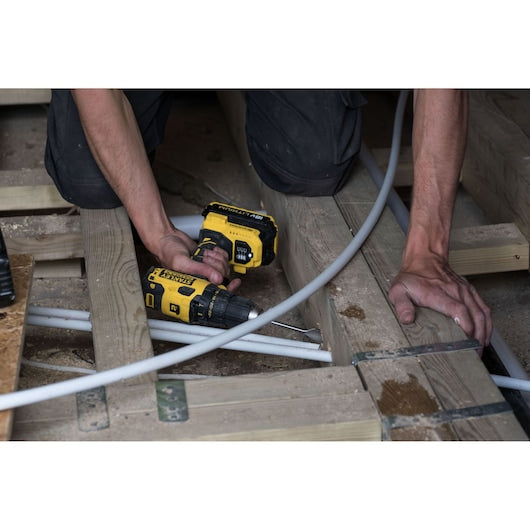Furadeira/Parafusadeira Premium Stanley (FMC607D2-QW) FATMAX® V20 18V 2.0Ah sem Escova