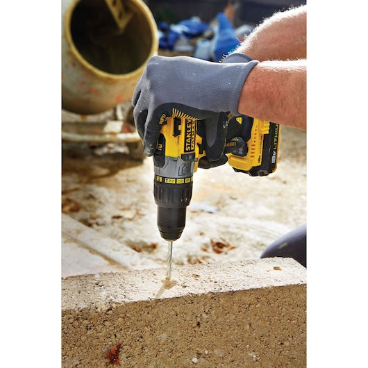 Furadeira/Parafusadeira de Impacto Stanley (FMC625M2S-QW) FATMAX® 18V Li-Ion com 2 baterias de 4,0Ah em Bolsa Macia