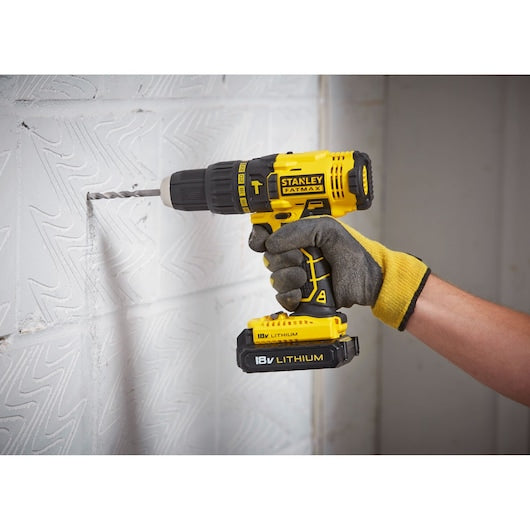 Furadeira/Parafusadeira de Impacto Stanley (FMC626C2K-QW) FATMAX® 18V 1.3Ah Li-Ion com Kit de Montagem