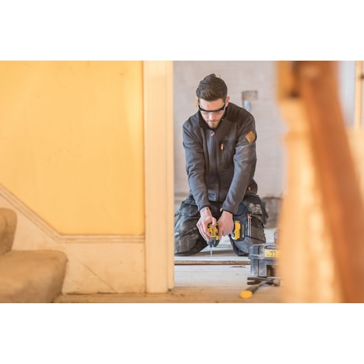 Furadeira/Parafusadeira de Impacto Stanley (FMC647D2T-QW) FATMAX® 18V 2.0Ah sem Escovas com Carregador de 2A em TSTAK
