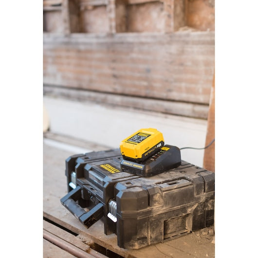 Stanley (FMC688L-XJ) FATMAX® V20 18V Cordless 4.0Ah Battery Pack