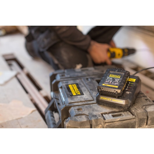 Carregador Stanley (FMC692L-QW) FATMAX® 14,4 V - 18 V