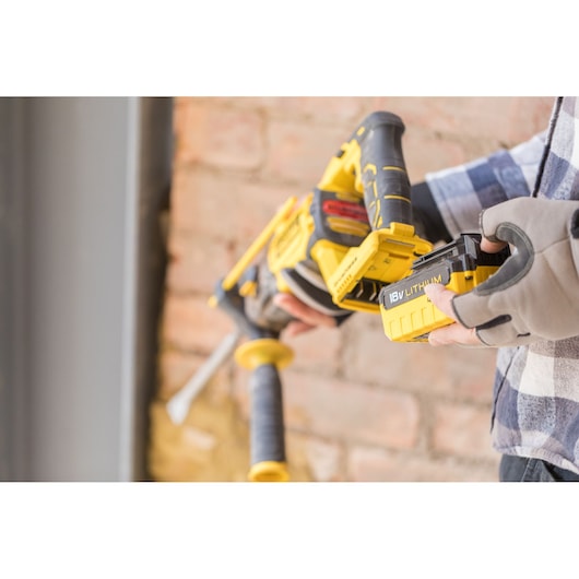 Furadeira de impacto SDS+ sem escovas Stanley (FMCD900M2S-QW) FATMAX® 18V 2 x 4,0Ah Premium