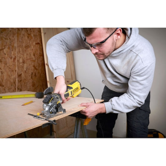 Serra multifuncional Stanley (FME380K-QS) 650W 89mm - Kit de montagem