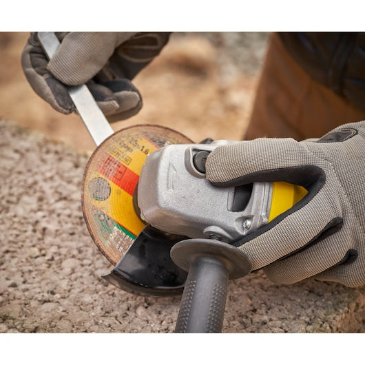 Esmerilhadeira angular Stanley (FMEG225VS-QS) de 1100 W e 125 mm com velocidade variável