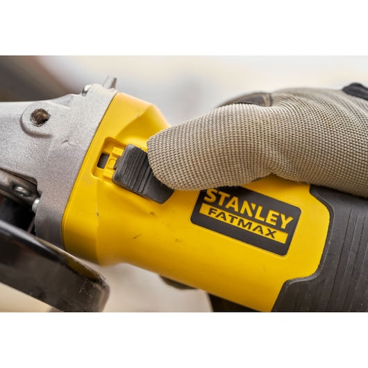 Esmerilhadeira angular Stanley (FMEG225VS-QS) de 1100 W e 125 mm com velocidade variável
