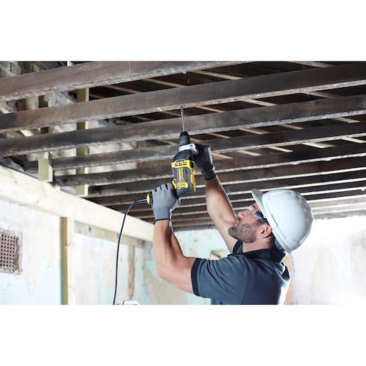 Furadeira de impacto Stanley (FMEH750-QS) 750W com 1 engrenagem