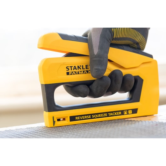 Grampeador de alta resistência Stanley (FMHT0-80551) FATMAX® com acionamento reverso
