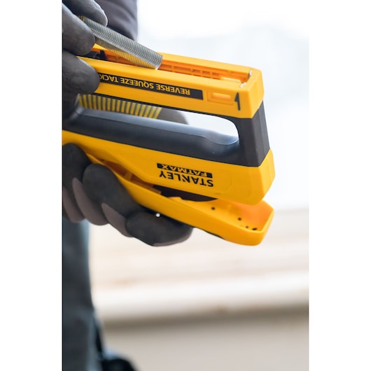 Grampeador de alta resistência Stanley (FMHT0-80551) FATMAX® com acionamento reverso