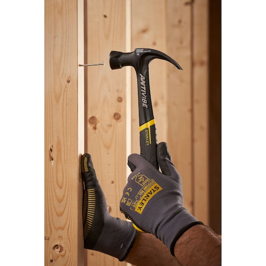 Martelo de aço Stanley (FMHT1-51275) FATMAX® de 453 g (16 oz) com garra curva, de uma peça.
