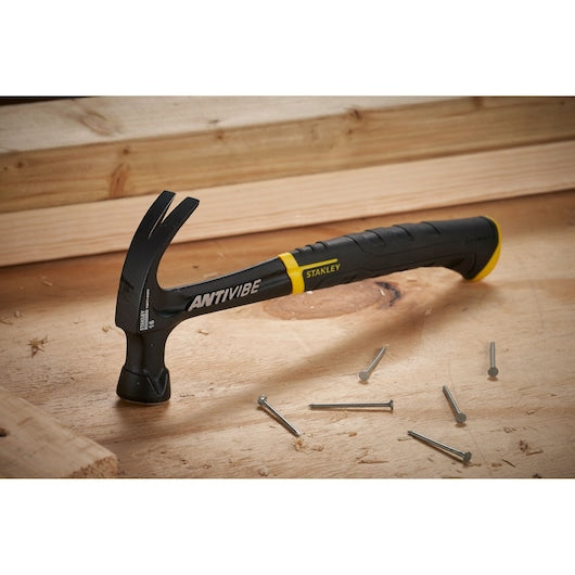 Martelo de aço Stanley (FMHT1-51275) FATMAX® de 453 g (16 oz) com garra curva, de uma peça.