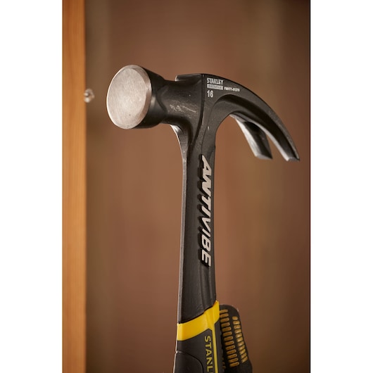 Martelo de aço Stanley (FMHT1-51275) FATMAX® de 453 g (16 oz) com garra curva, de uma peça.