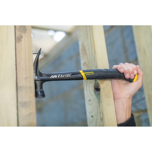 Martelo de aço de peça única Stanley (FMHT1-51277) FATMAX® de 567 g (20 oz). com garra curva