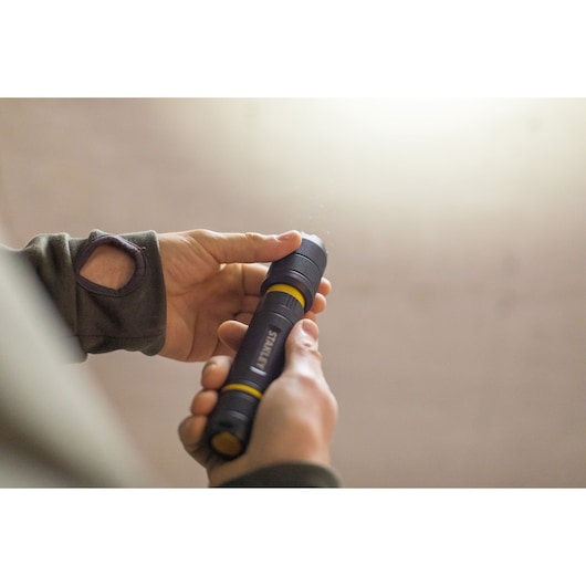 Lanterna Stanley (FMHT81511-0) FATMAX® de 350 lúmens