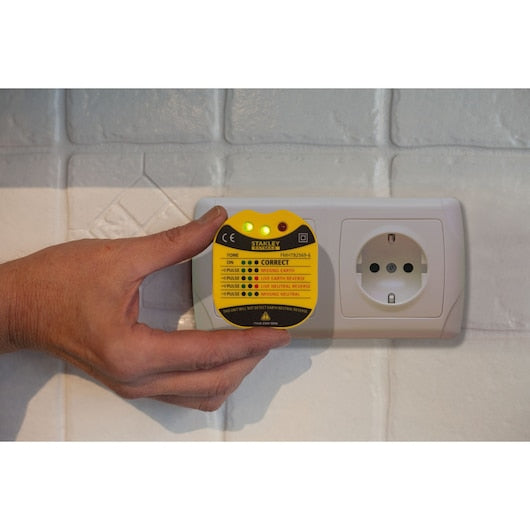 Testador de Tomada de Parede de 2 Pinos Stanley (FMHT82569-6) FATMAX®