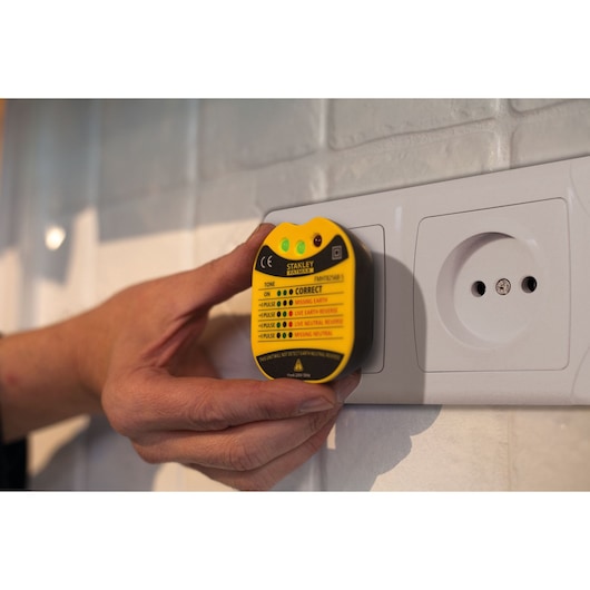 Testador de Tomada de Parede de 2 Pinos Stanley (FMHT82569-6) FATMAX®