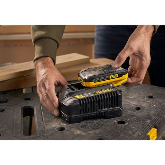 Stanley (SFMCB14-QW) 18V V20 4A Fast Charger
