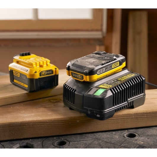 Stanley (SFMCB14-QW) 18V V20 4A Fast Charger