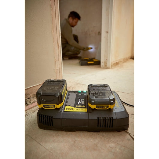Cargador de doble puerto Stanley (SFMCB24-QW) de 18 V, V20 y 4 A