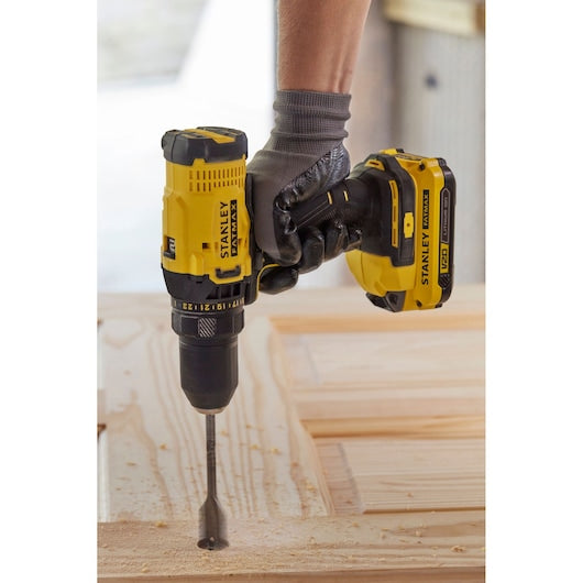 Kit de Furadeira/Parafusadeira Stanley (SFMCD700C2K-QW) 18V V20 - 1,5Ah