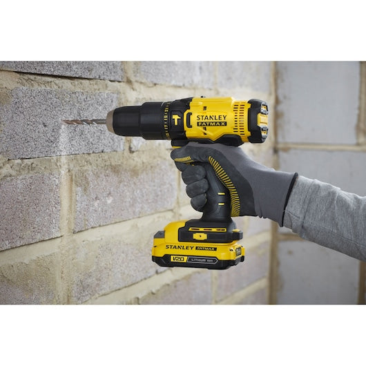 Furadeira/Parafusadeira de Impacto Stanley (SFMCD711C2S-QW) 18V V20 - Kit com Bolsa Macia de 1,5Ah