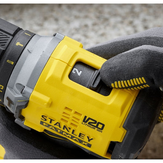 Furadeira/Parafusadeira de Impacto Stanley (SFMCD715C2K-QW) 18V V20 sem Escovas - Kit de 1,5Ah