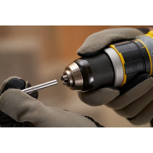 Furadeira/Parafusadeira de Impacto Stanley (SFMCD721B-XJ) Premium 18V V20 sem Escovas (Somente Ferramenta)