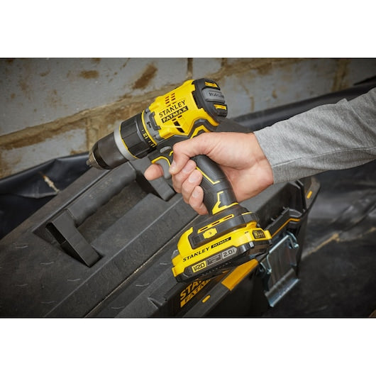 Furadeira/Parafusadeira de Impacto Stanley (SFMCD721D2K-QW) Premium 18V V20 sem Escovas - Kit de 2,0Ah