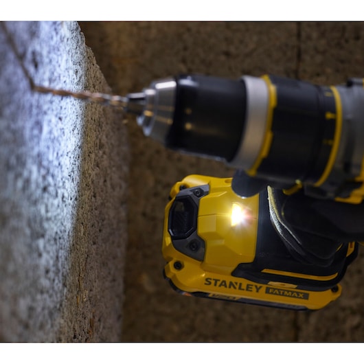 Furadeira/Parafusadeira de Impacto Stanley (SFMCD721D2K-QW) Premium 18V V20 sem Escovas - Kit de 2,0Ah