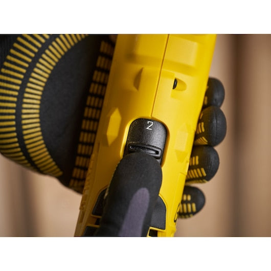 Kit de Furadeira/Parafusadeira Angular Stanley (SFMCD750D2K-QW) 18V V20 - 2.0Ah