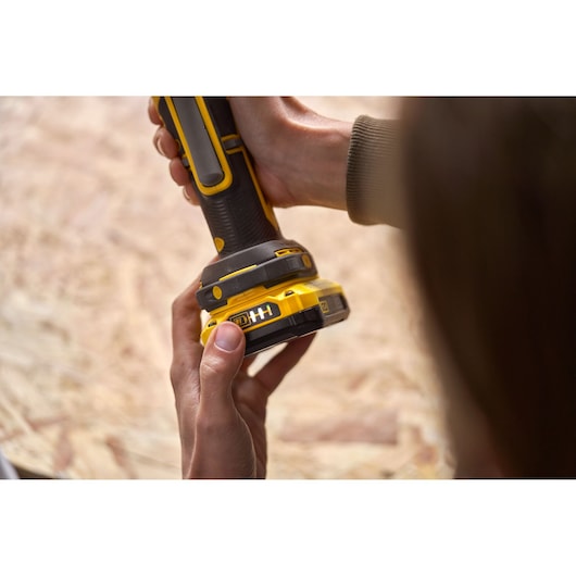 Stanley (SFMCE510B-XJ) Multiherramienta oscilante sin escobillas V20 de 18 V (solo herramienta)