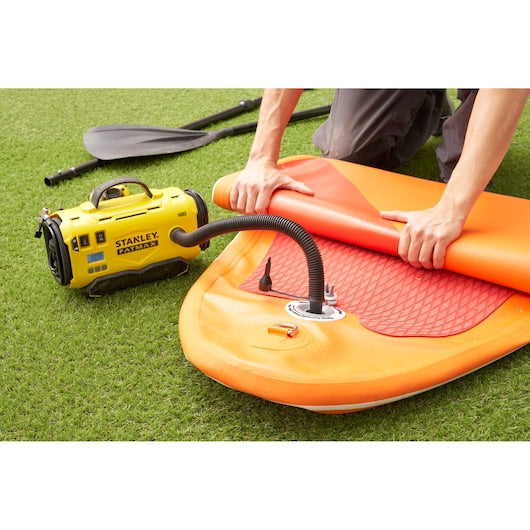 Inflador Stanley (SFMCE520B-QW) 18V V20 (Somente a ferramenta)