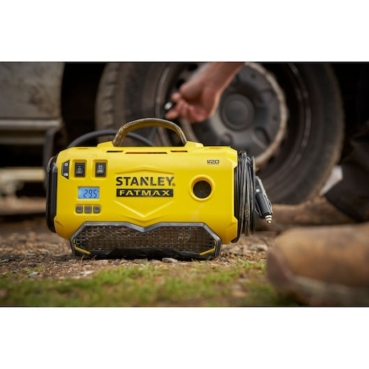 Inflador Stanley (SFMCE520B-QW) 18V V20 (Somente a ferramenta)