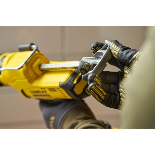 Pistola de calafetagem Stanley (SFMCE600B-XJ) 18V V20 (somente ferramenta)
