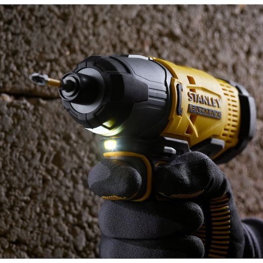 Parafusadeira de impacto Stanley (SFMCF800C2K-QW) 18V V20 - Kit de 1,5Ah