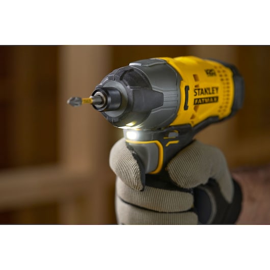 Parafusadeira de impacto Stanley (SFMCF800C2K-QW) 18V V20 - Kit de 1,5Ah