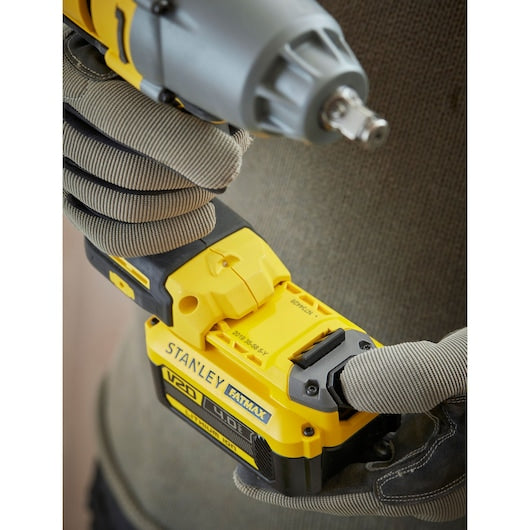 Chave de impacto sem fio Stanley (SFMCF900B-XJ) 18V FATMAX® V20 (somente ferramenta)