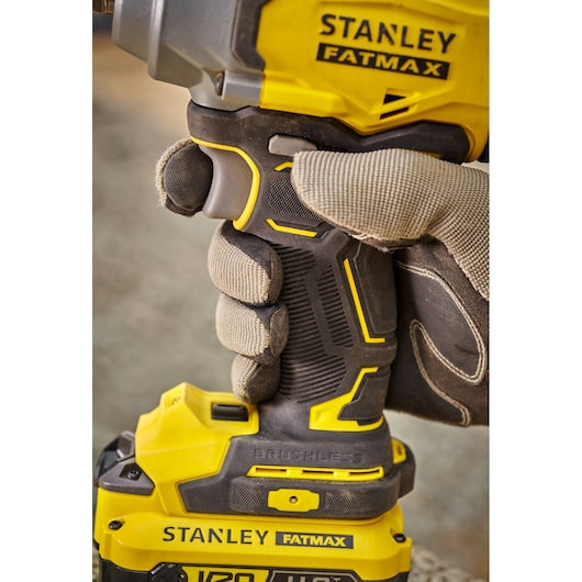 Chave de impacto Stanley (SFMCF920B-XJ) 18V V20 de 1/2 pol. com motor sem escova, 2 velocidades e torque médio (somente a ferramenta)