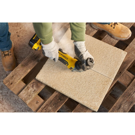 Esmerilhadeira angular Stanley (SFMCG700M2K-QW) 18V V20 sem escovas de 125 mm - Kit com 2 baterias de 4,0 Ah