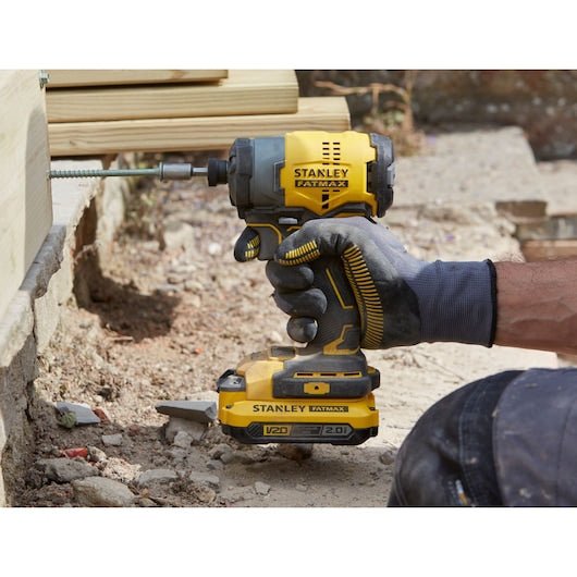 Parafusadeira Combinada e de Impacto Stanley (SFMCK461D2S-QW) 18V V20 sem Escovas - Kit com Bolsa Macia e 2 Baterias de 2,0Ah