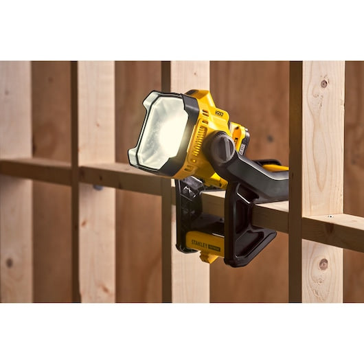 Stanley (SFMCL030B-XJ) 18V V20 Refletor de Área (Somente Ferramenta)