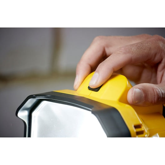 Stanley (SFMCL030B-XJ) 18V V20 Refletor de Área (Somente Ferramenta)