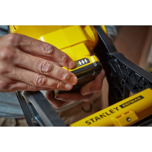 Stanley (SFMCL030B-XJ) 18V V20 Refletor de Área (Somente Ferramenta)